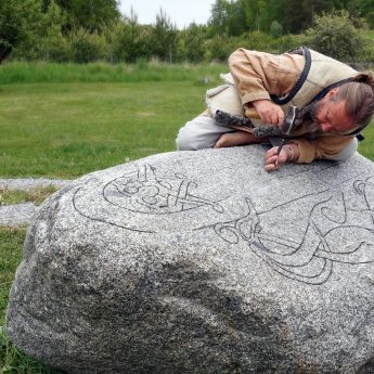 Hugget i sten – Runstenarnas berättelser