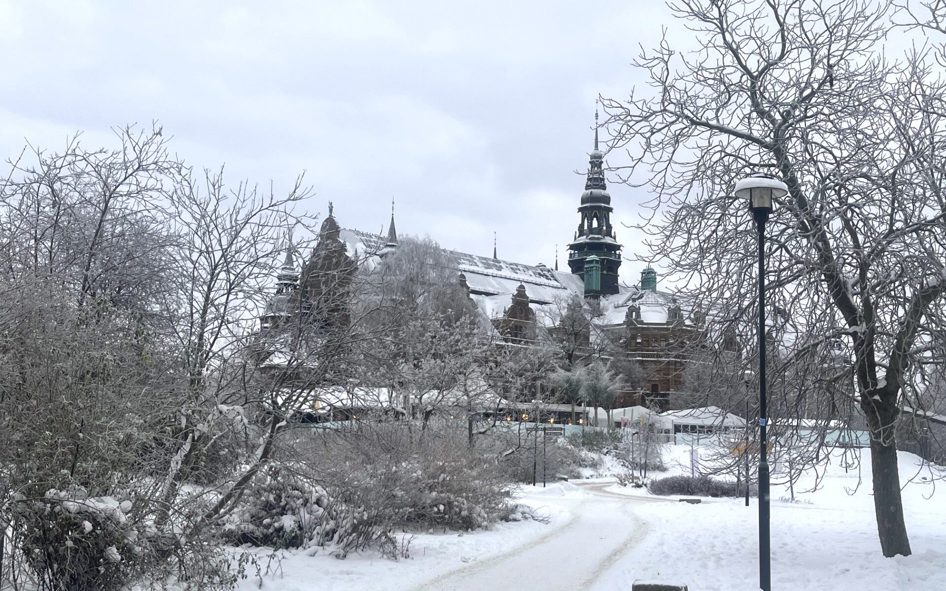 Happens during the days inbetween