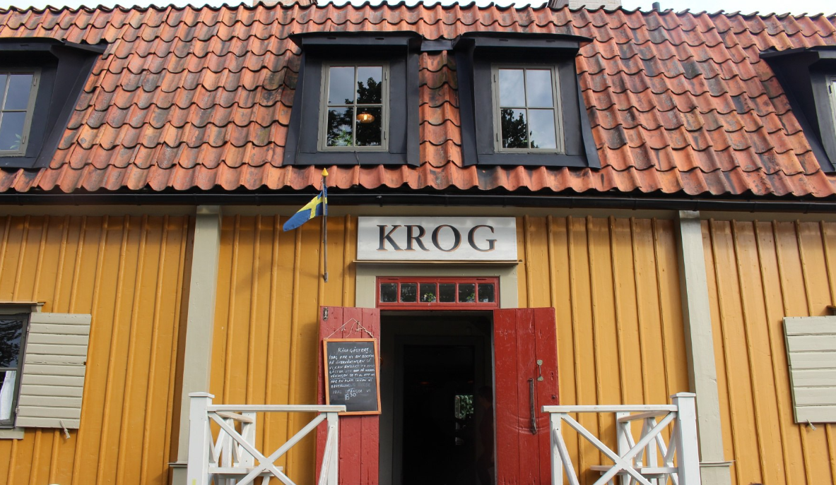 Upstairs at Stora Gungan: A Mini Museum of cookbooks