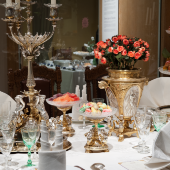 Dukade bord – om mat och dryck genom 500 år