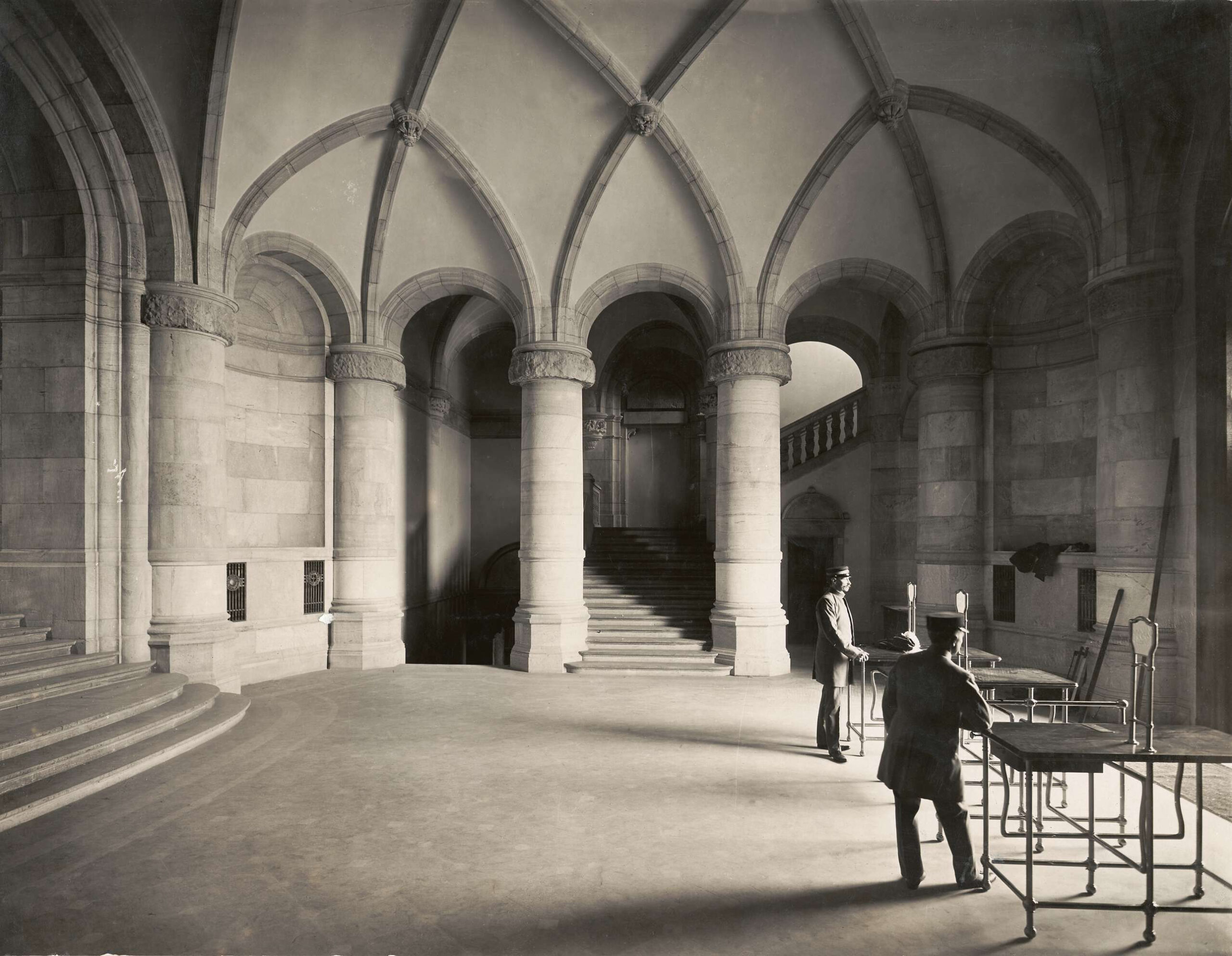 attractionImg